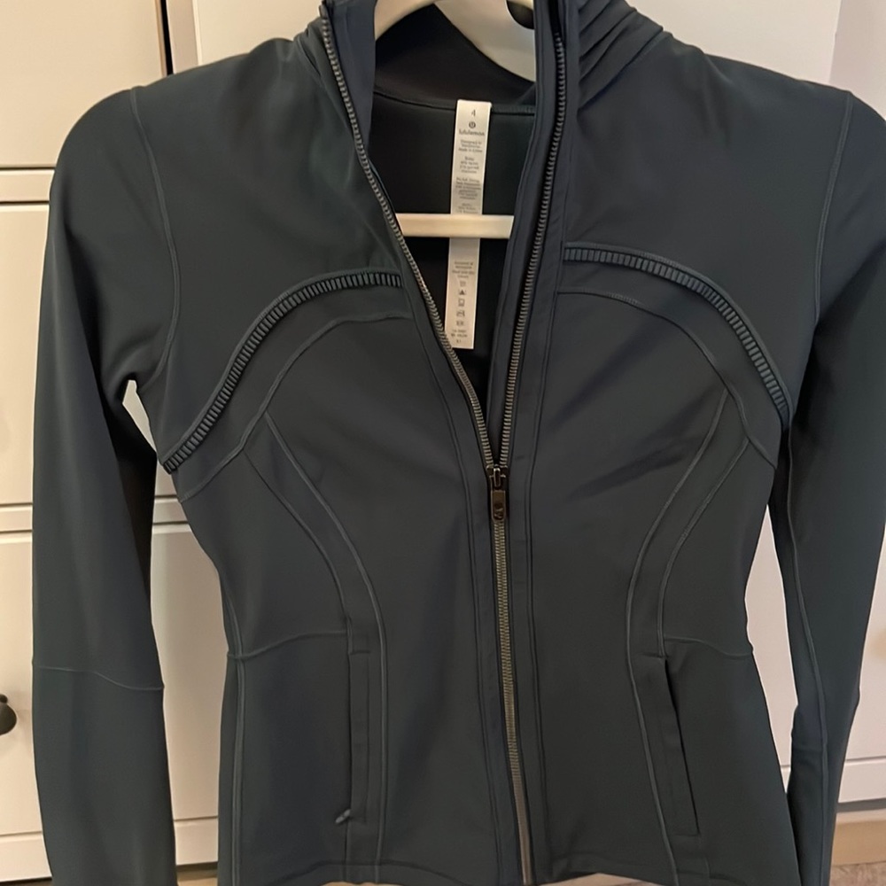 Lululemon size 4